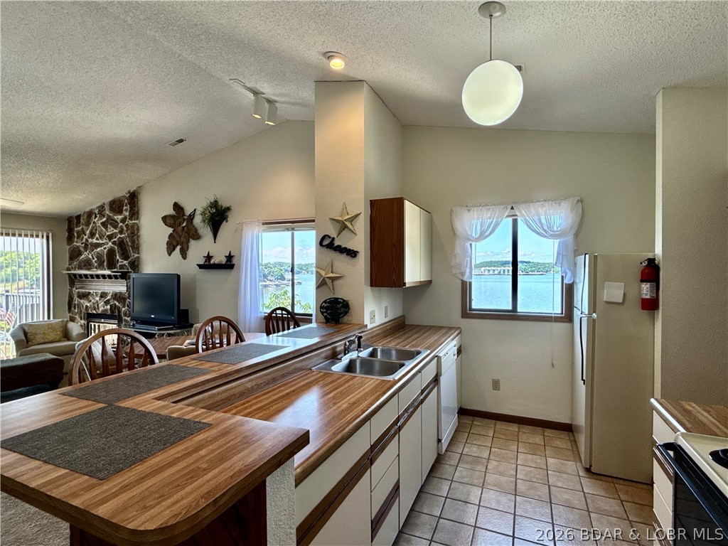 98 Jonathan Drive 4f Property Photo 5