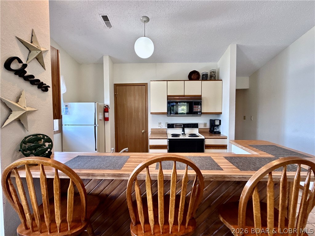 98 Jonathan Drive 4f Property Photo 6