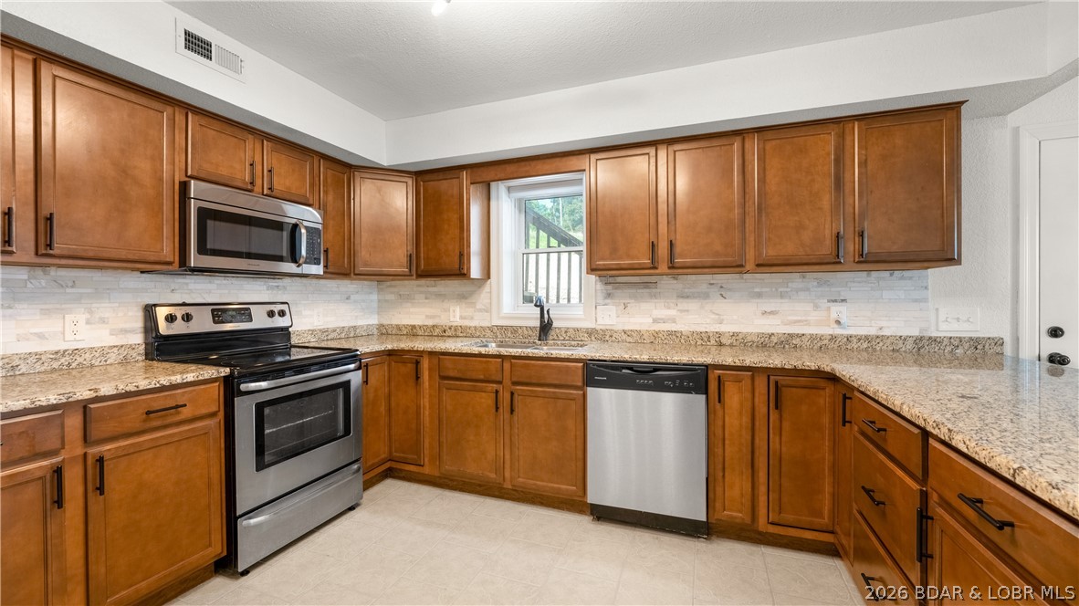 305 Thornsberry Road N Property Photo 9