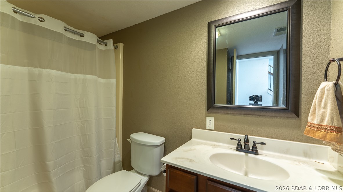 305 Thornsberry Road N Property Photo 15