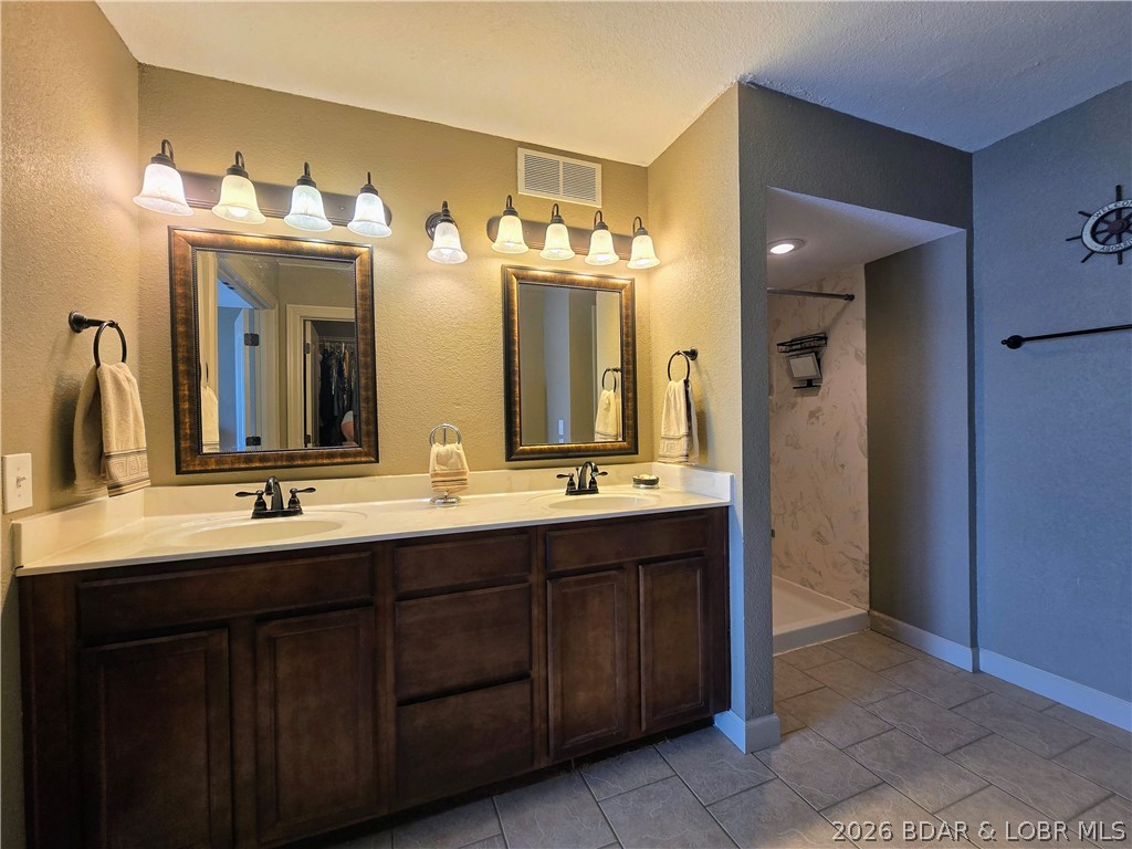 305 Thornsberry Road N Property Photo 19