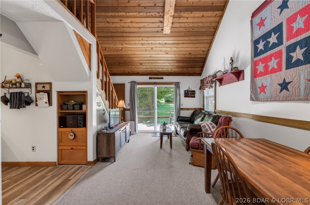 42125 Cedar Crest Place Property Photo 2