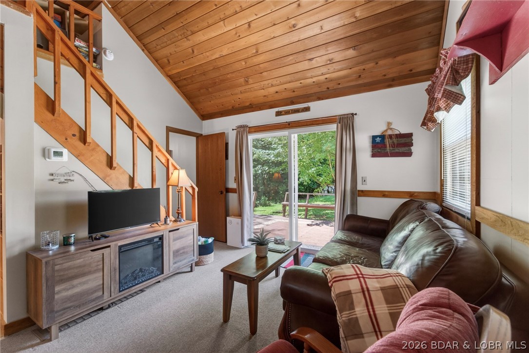 42125 Cedar Crest Place Property Photo 3