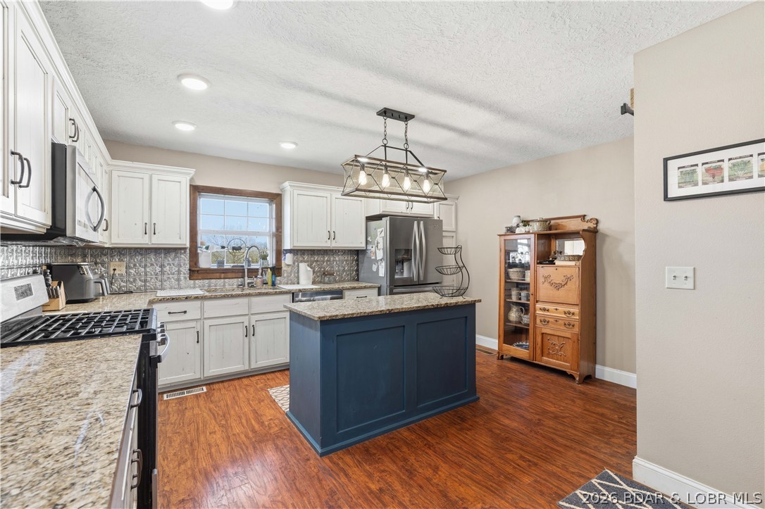 282 Reeds Road Property Photo 1
