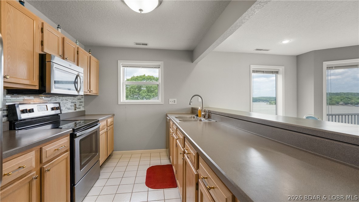 258 Windsor Bay Drive 2a Property Photo 16