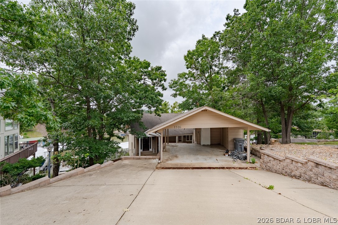 1316 Castle Court Property Photo 4