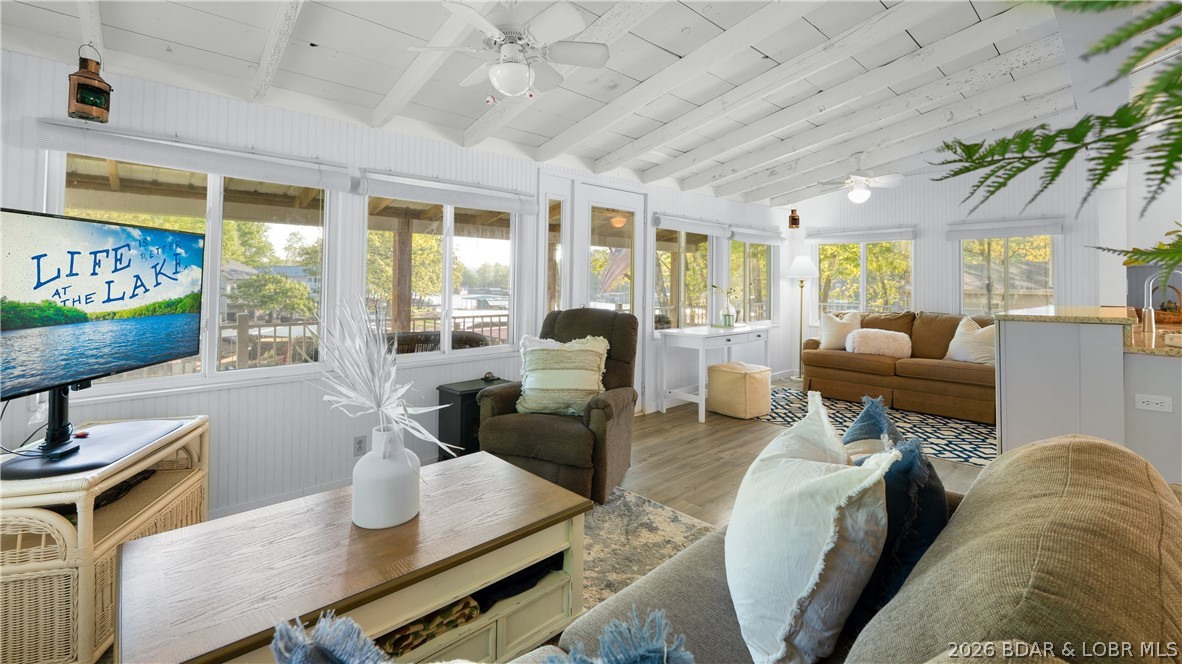 1583 Robin Hood Lane Property Photo 8