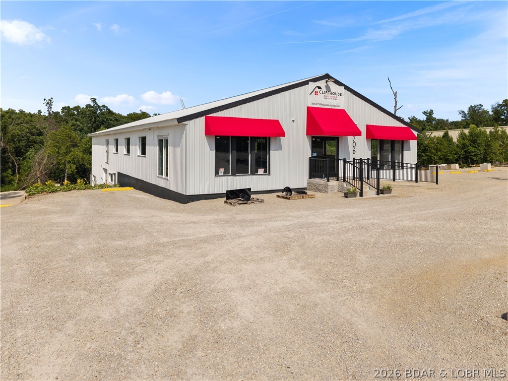 706 N Main Street Property Photo 1