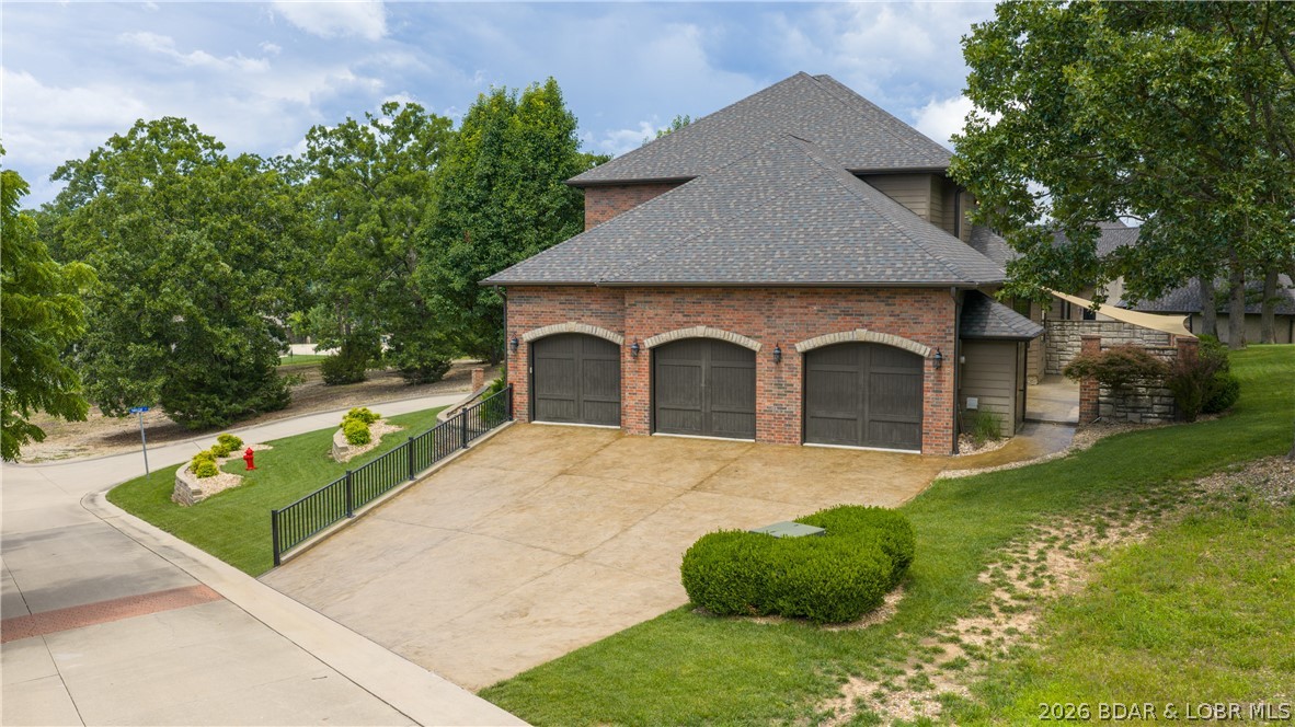 5745 Tree Leaf Court Property Photo 4