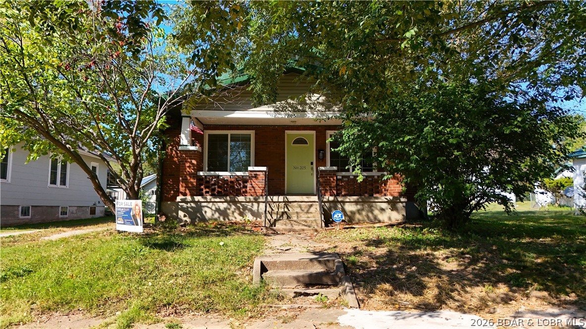 205 S Grand Avenue Property Photo 1
