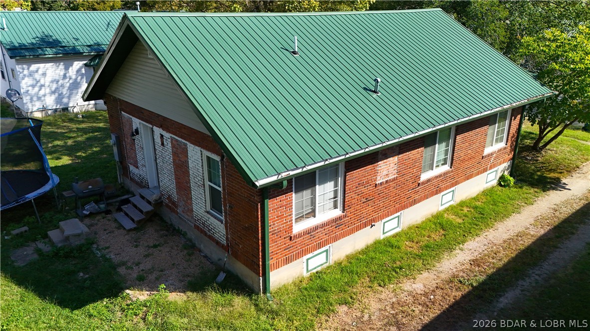 205 S Grand Avenue Property Photo 2