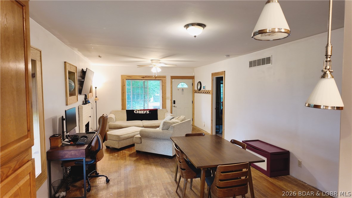 205 S Grand Avenue Property Photo 3
