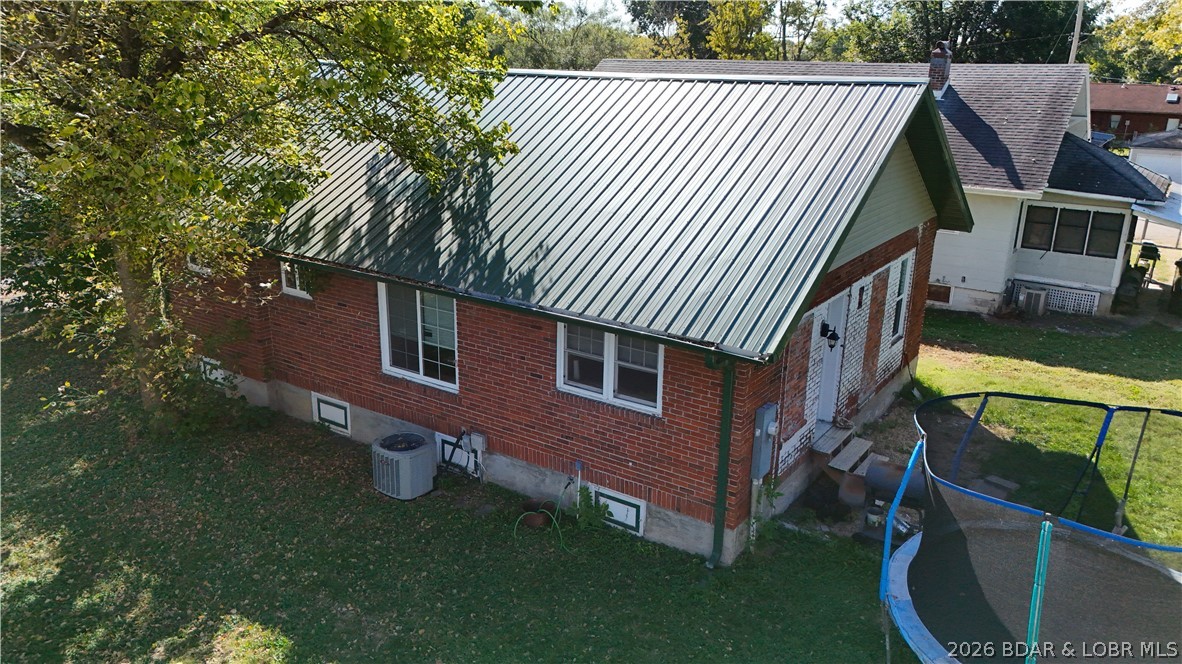 205 S Grand Avenue Property Photo 4