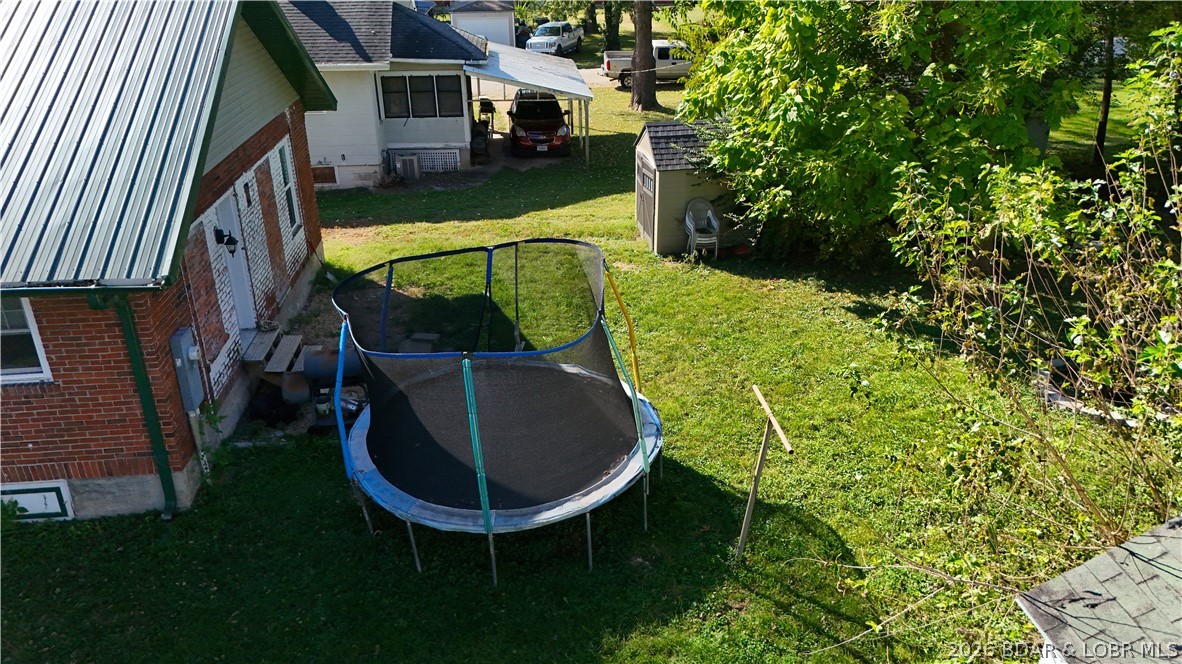 205 S Grand Avenue Property Photo 5