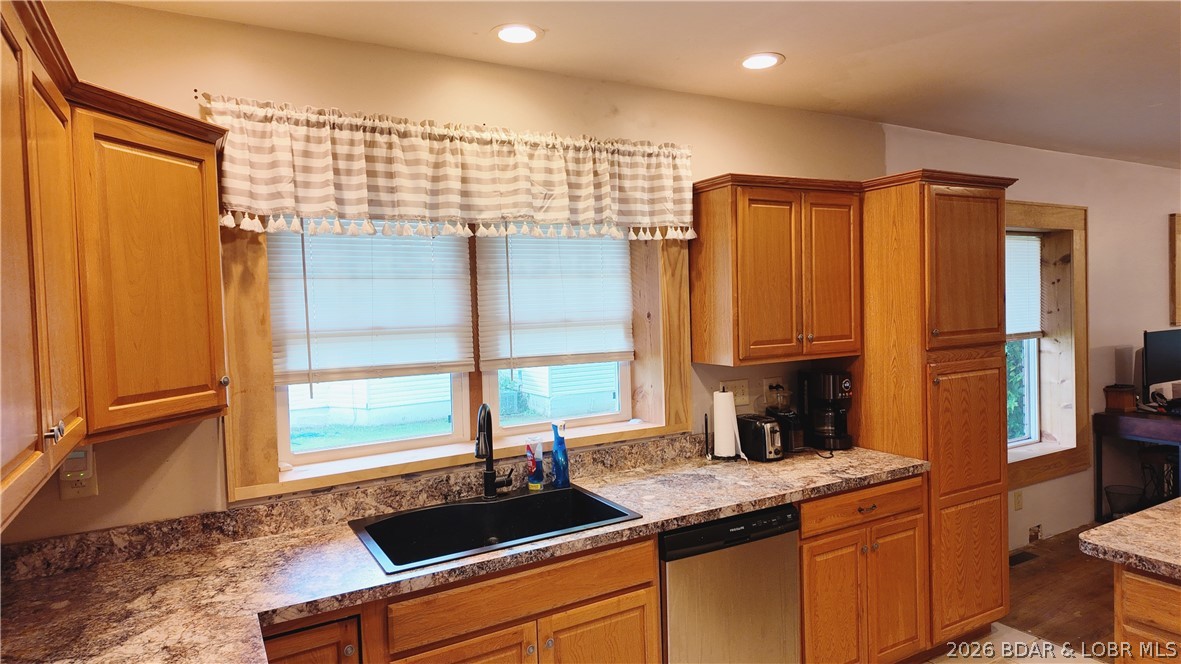 205 S Grand Avenue Property Photo 6