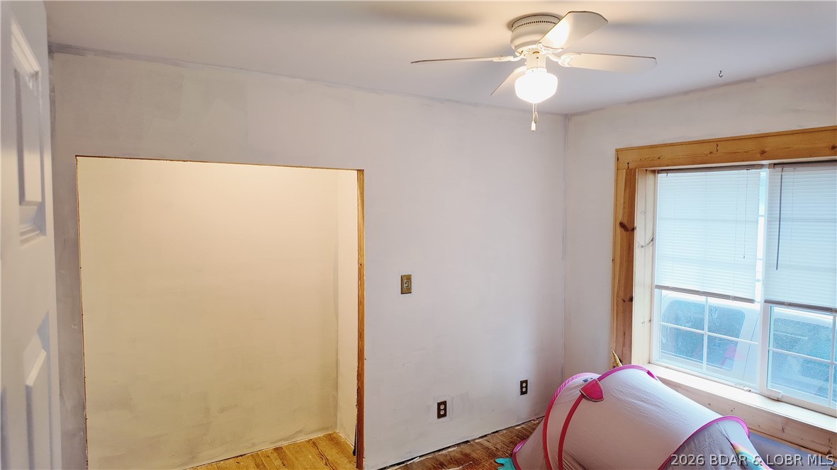 205 S Grand Avenue Property Photo 10