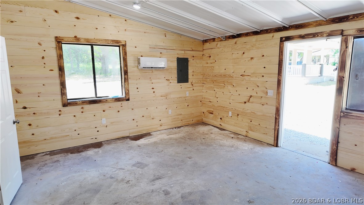1501 Long Lane Property Photo 4