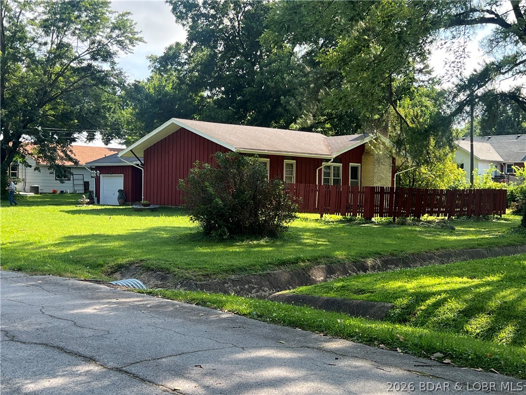 302 S Ross St Property Photo 2