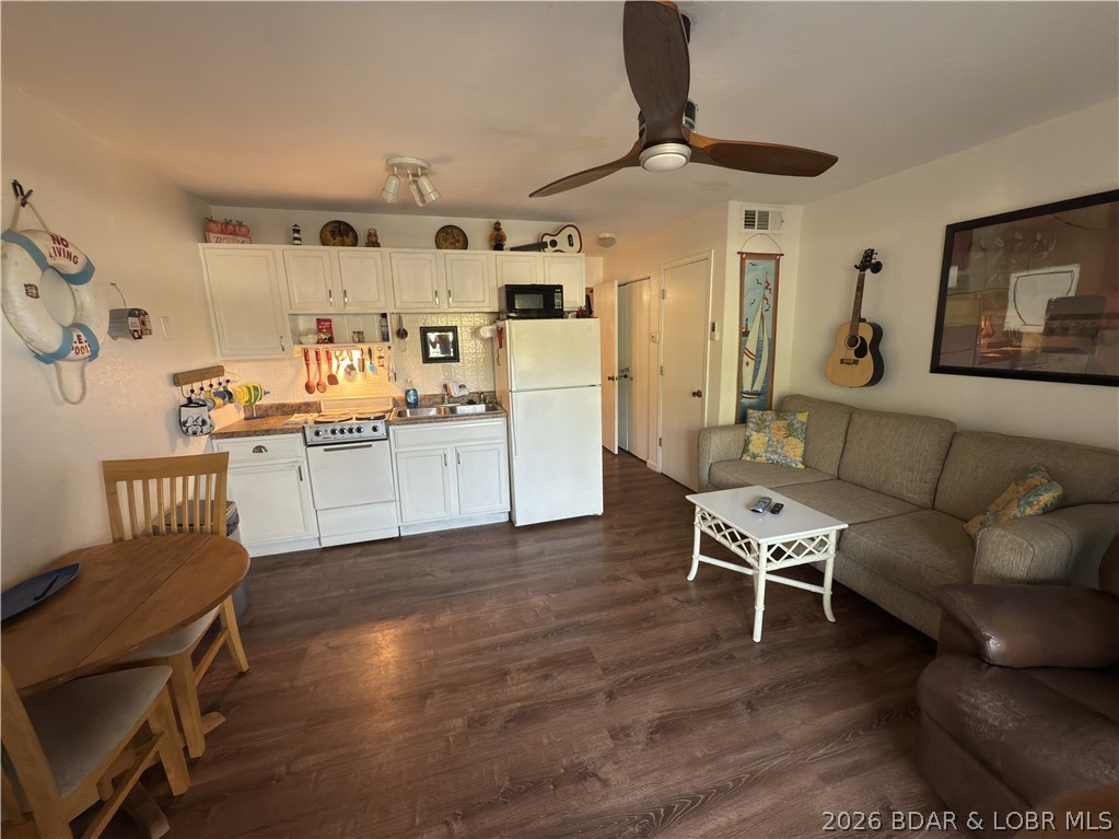 1442 Heron Bay G-104 Property Photo 4