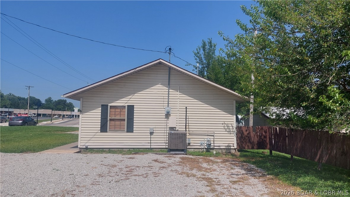 939 Main Street E Property Photo 6