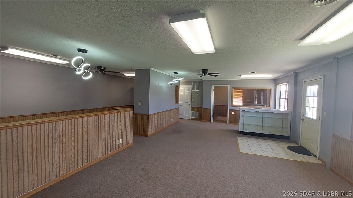 939 Main Street E Property Photo 8