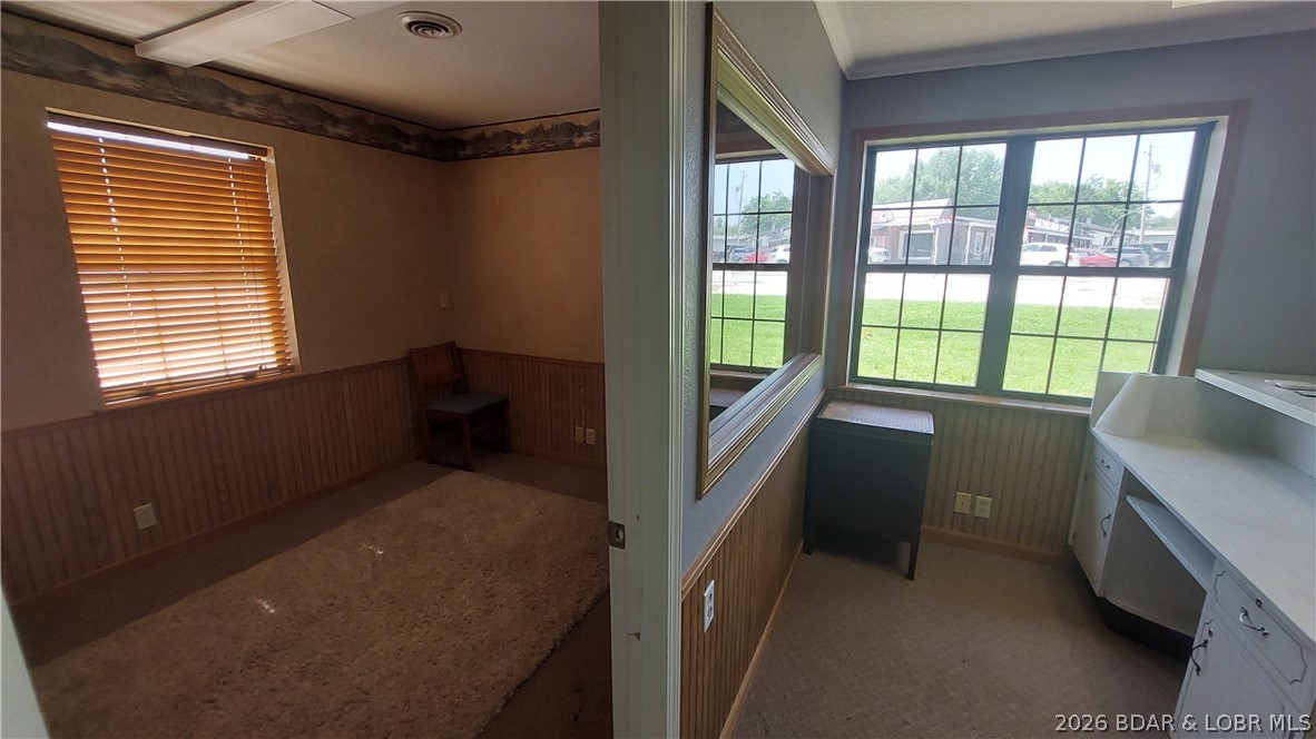 939 Main Street E Property Photo 17