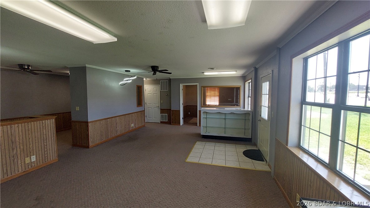 939 Main Street E Property Photo 20