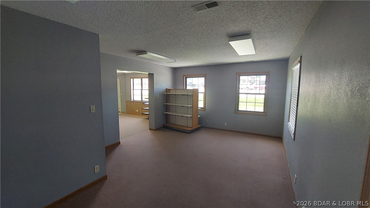 939 Main Street E Property Photo 22