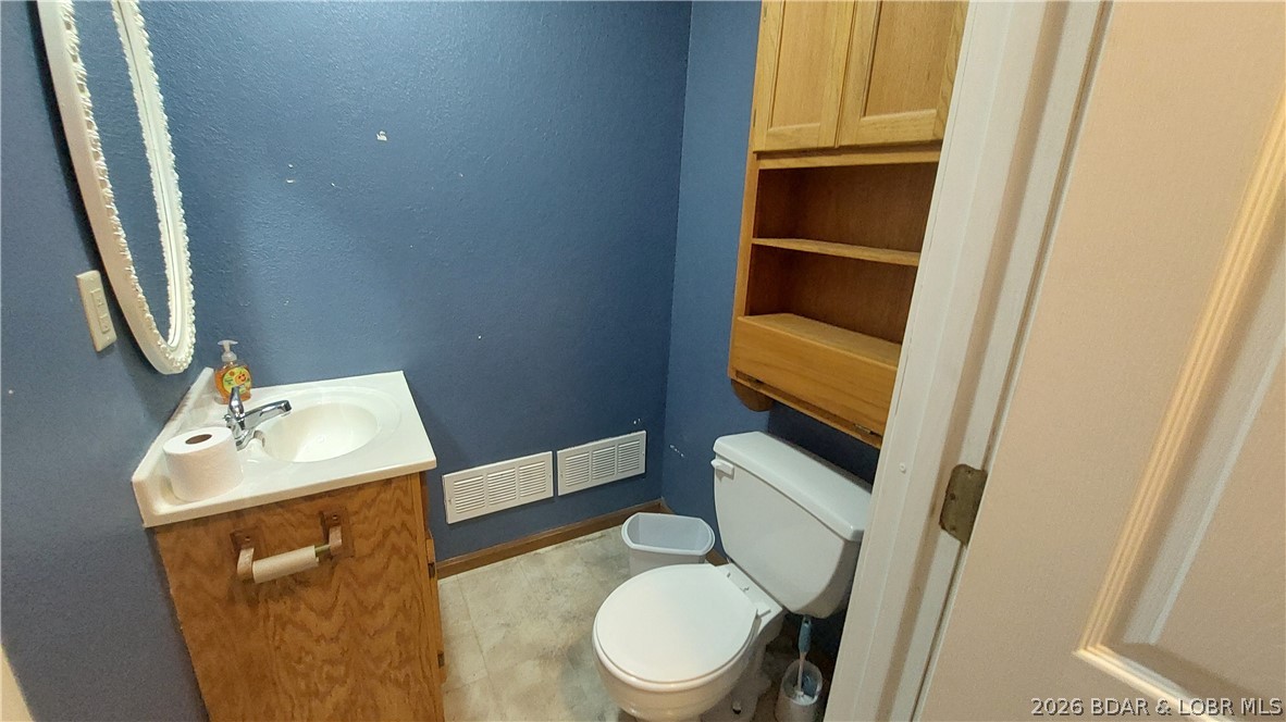 939 Main Street E Property Photo 24