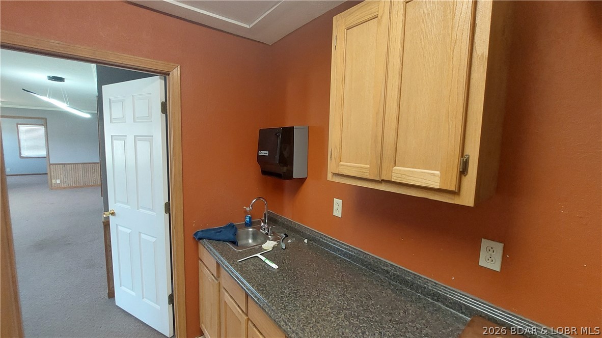 939 Main Street E Property Photo 26