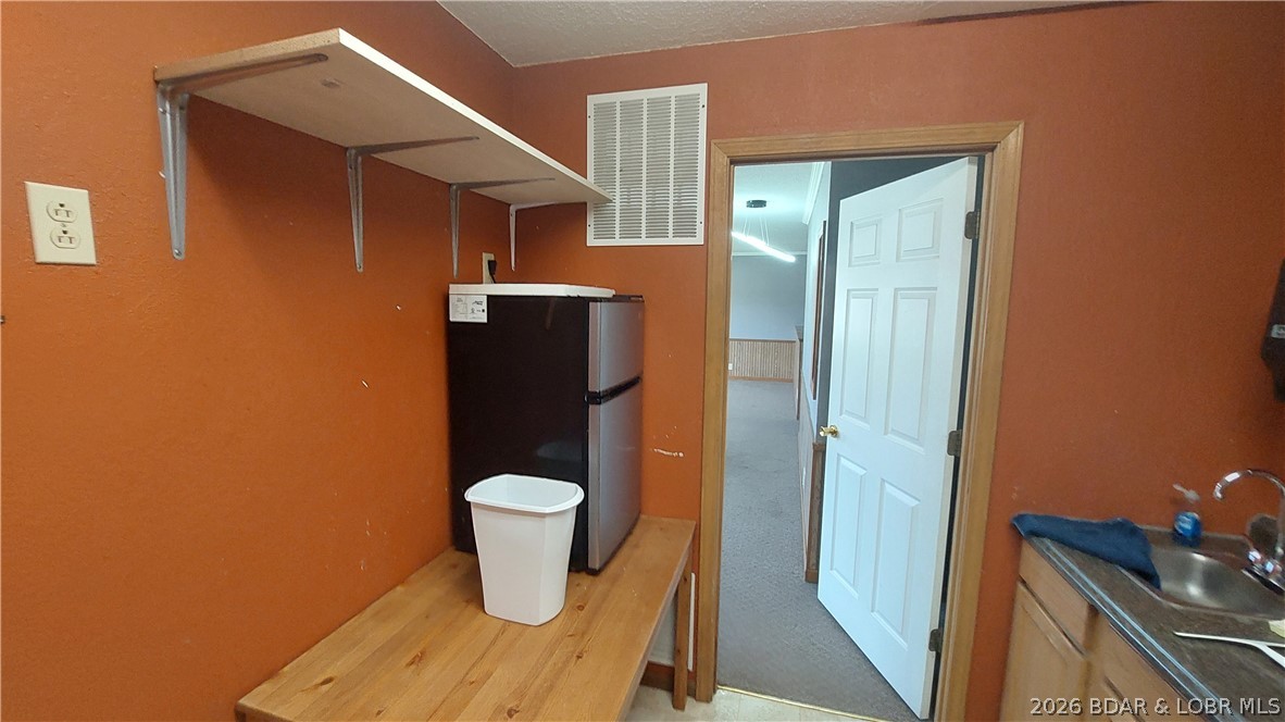 939 Main Street E Property Photo 27