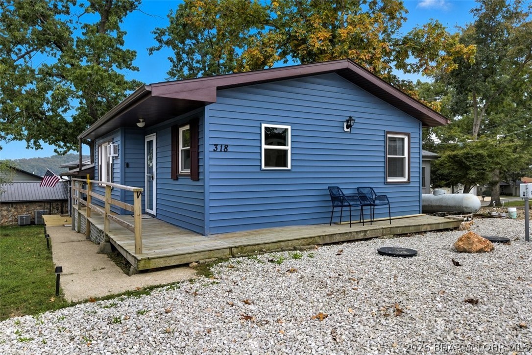 318 Long Acres Drive Property Photo 1