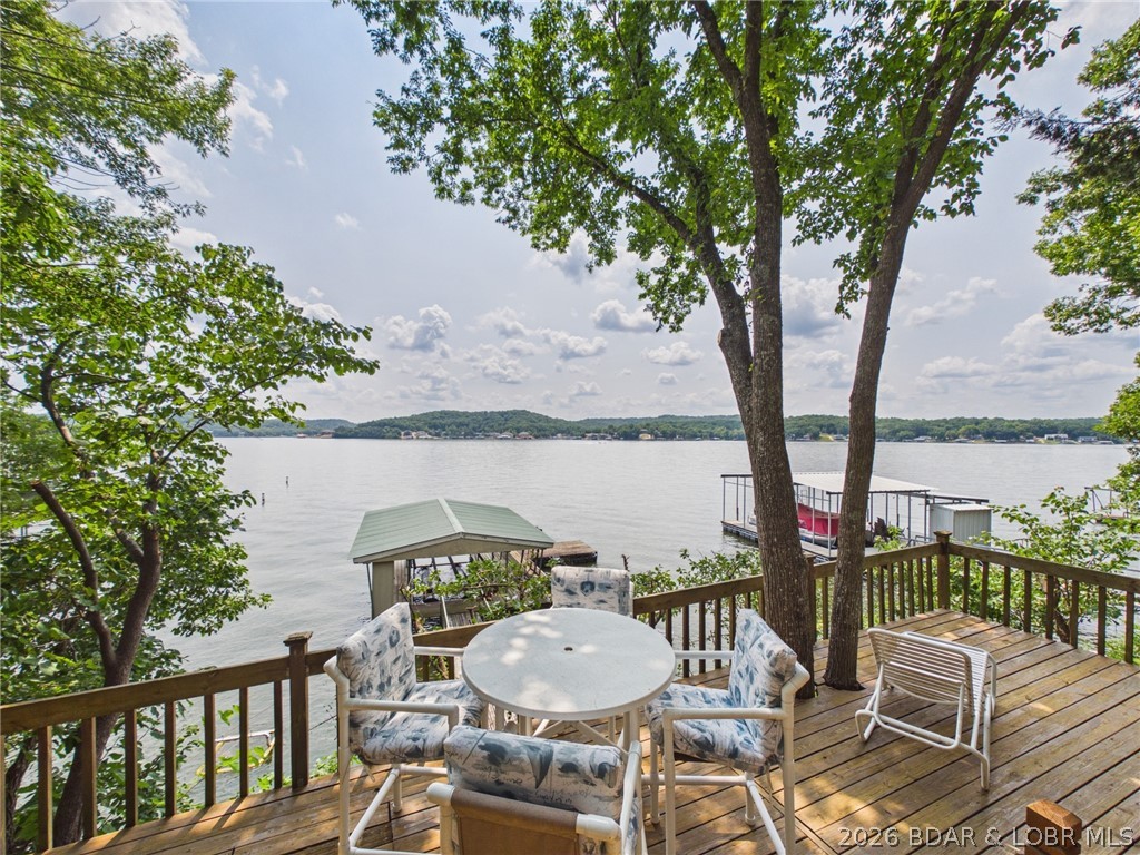 692 Windcrest Point Property Photo 2