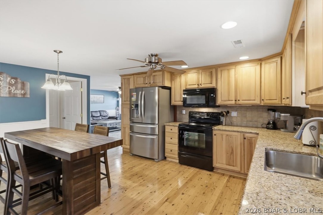 2202 Spring Cove Road Property Photo 10