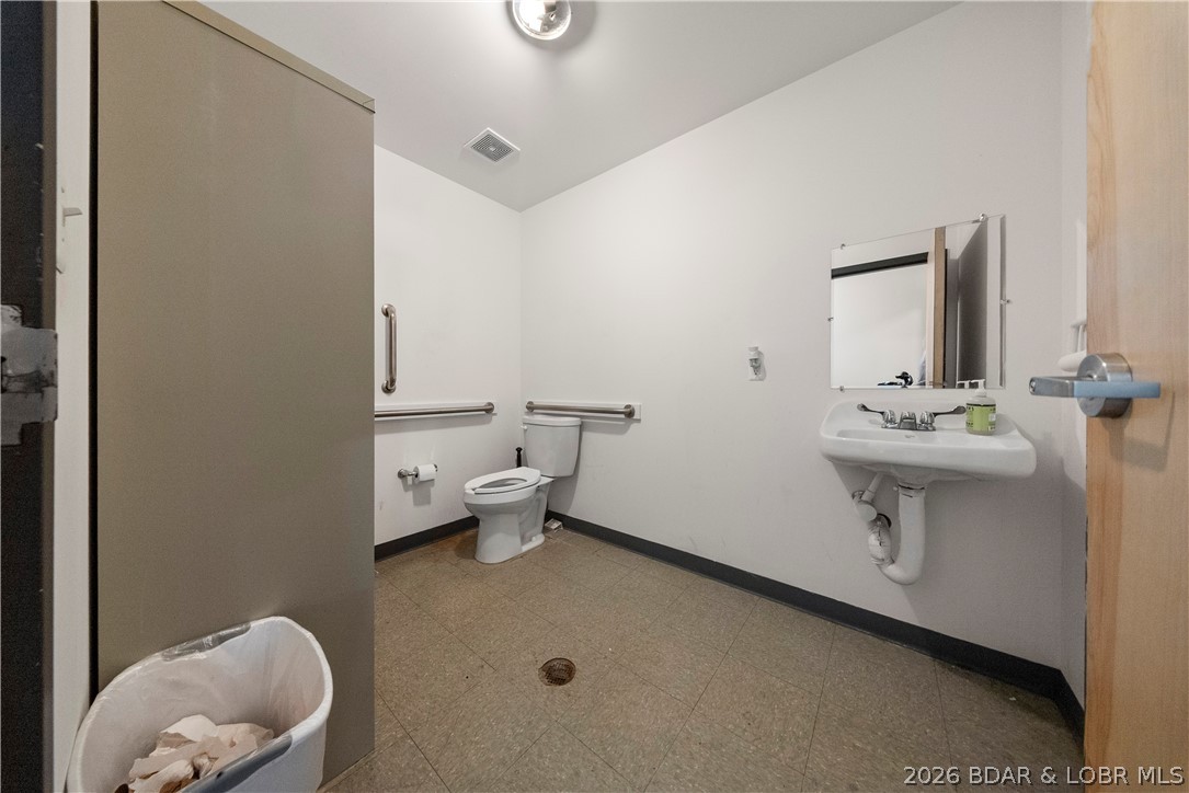 1812 Bus Us-54 Property Photo 33