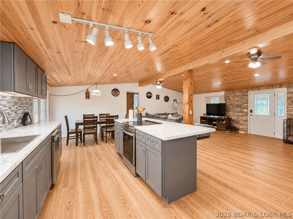 37070 Rambling Road Property Photo 1