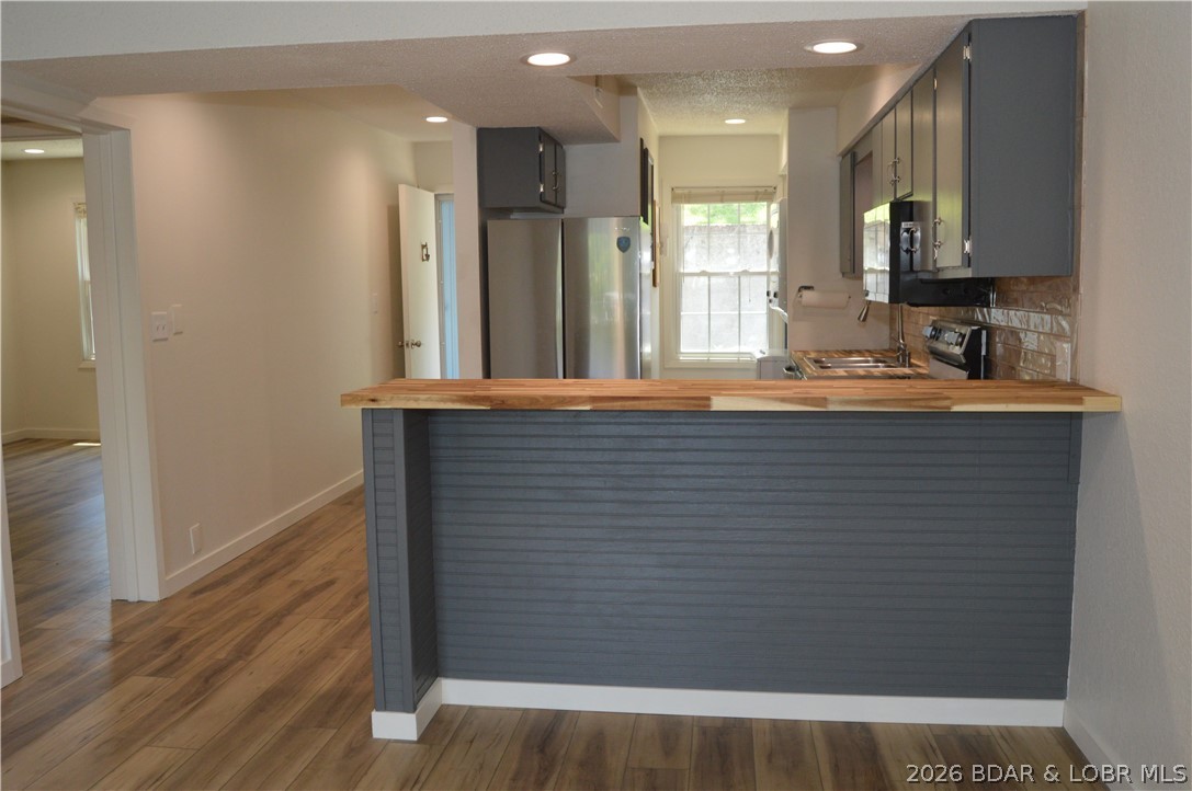 86 Henry's Way 1-e Property Photo 4