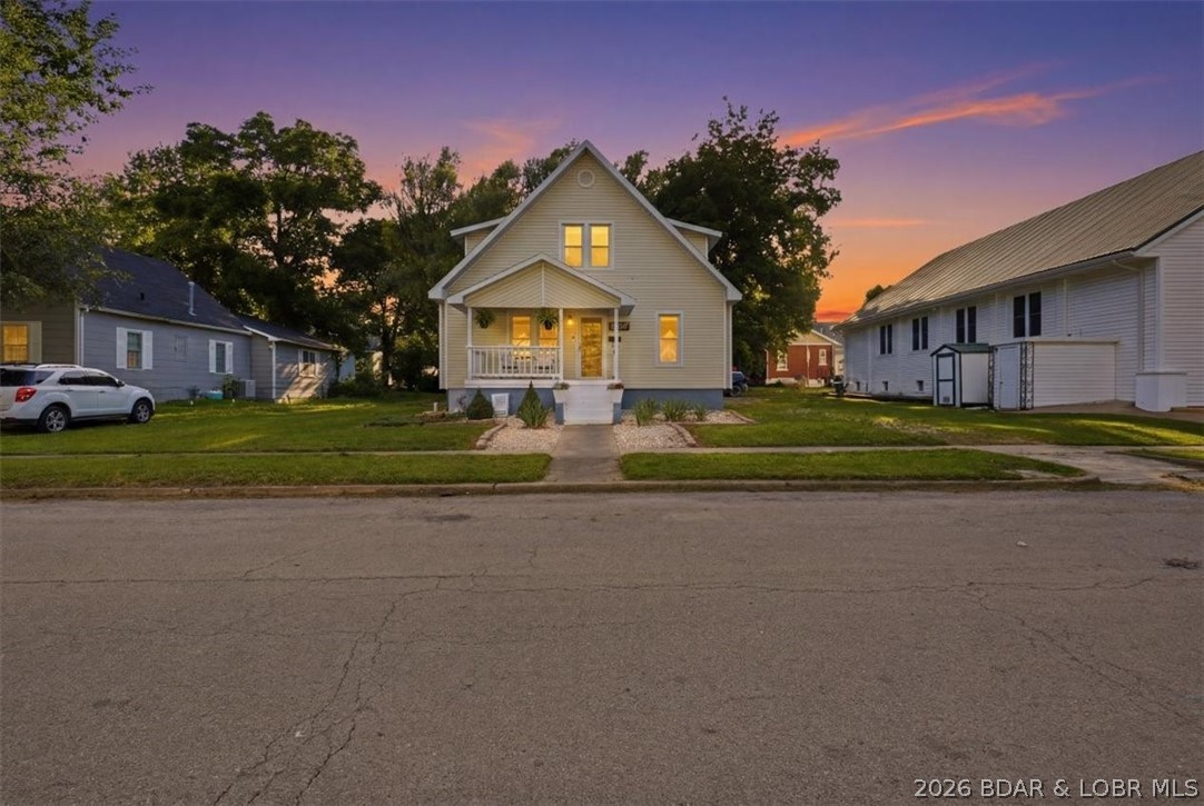209 N Maple Street Property Photo 2