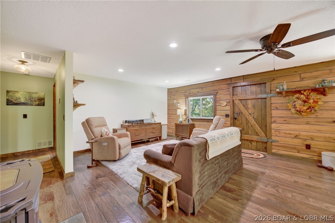607 Bagnell Main Street Property Photo 6