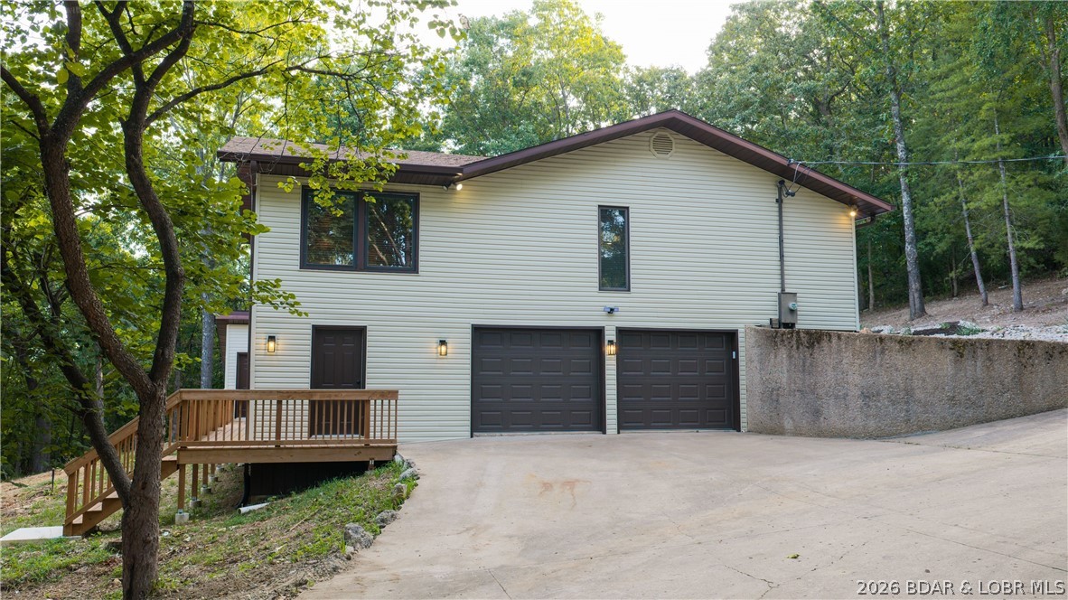 5 Hallie Drive Property Photo 3