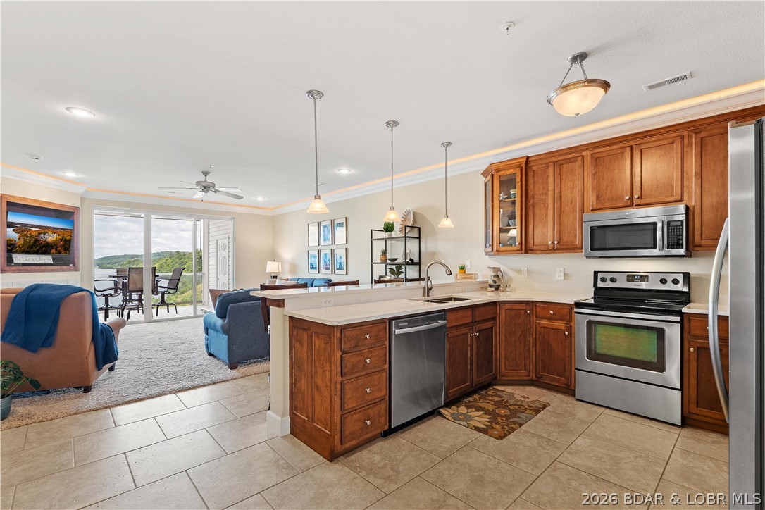 100 Trinity Pointe Drive 3n Property Photo 6