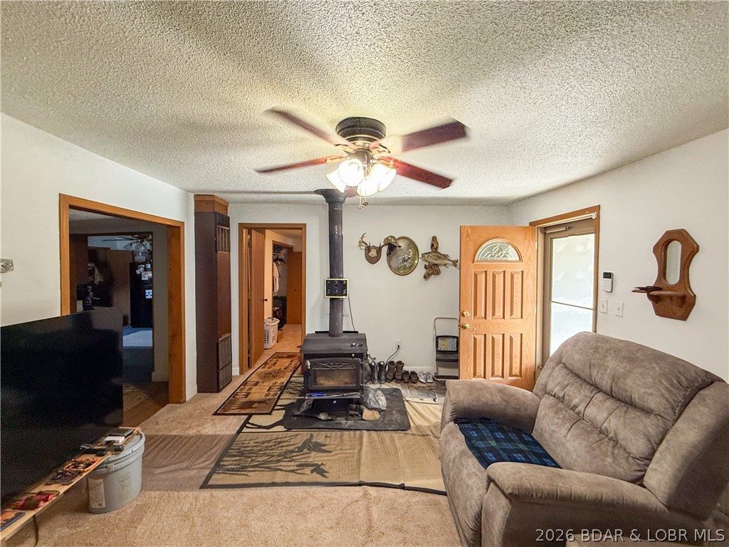 407 S Oak St Property Photo 4