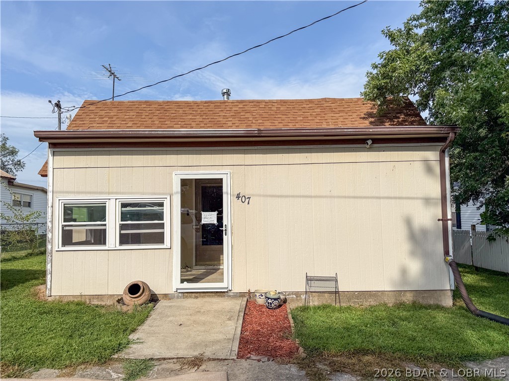 407 S Oak St Property Photo 6