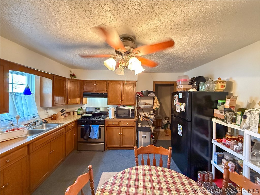 407 S Oak St Property Photo 9