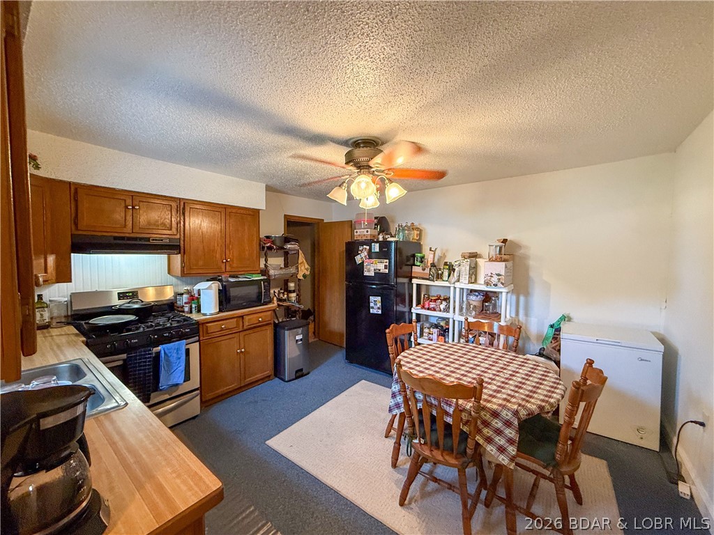 407 S Oak St Property Photo 11