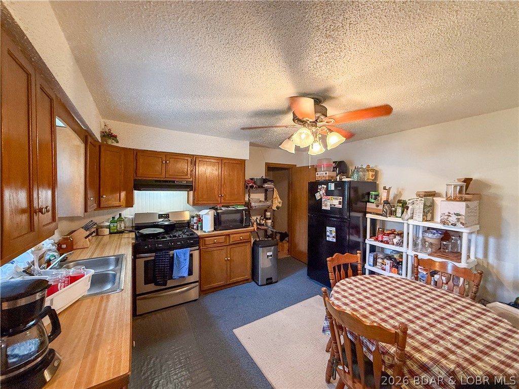 407 S Oak St Property Photo 12