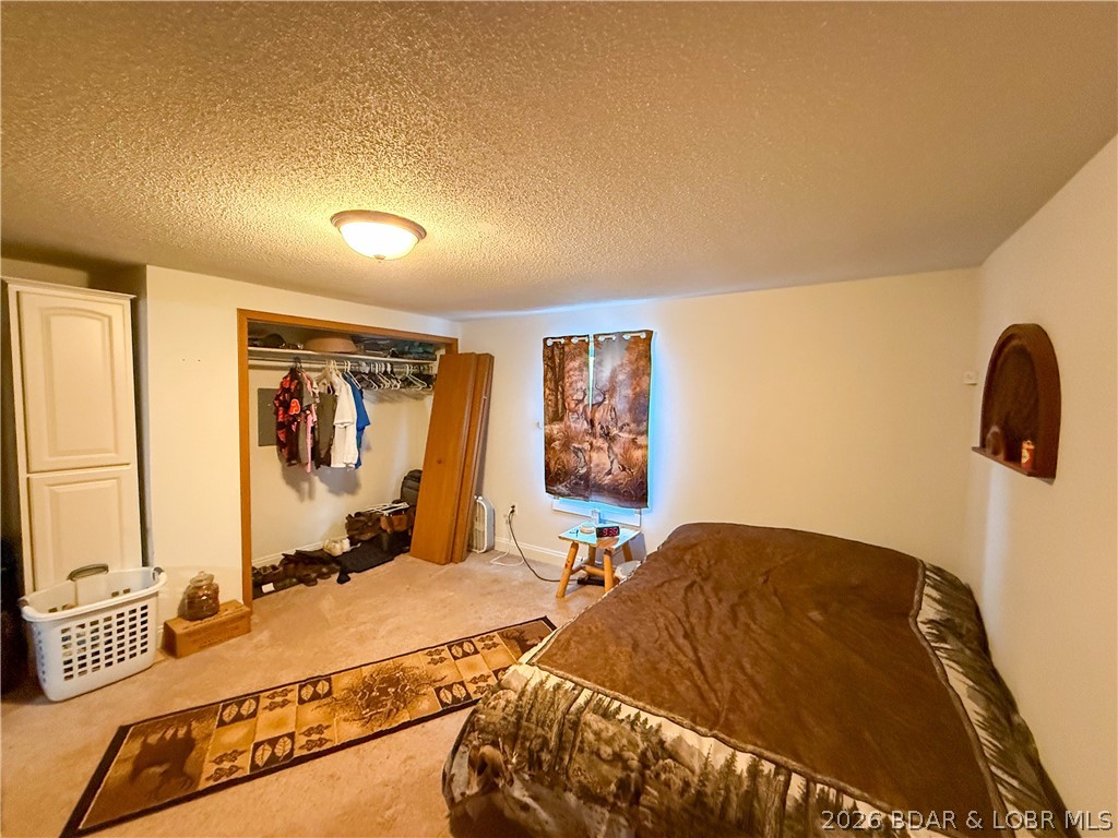 407 S Oak St Property Photo 16