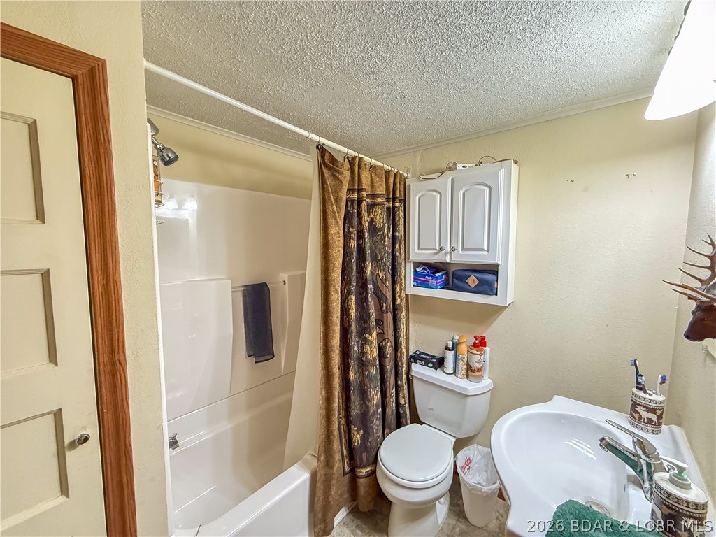 407 S Oak St Property Photo 18