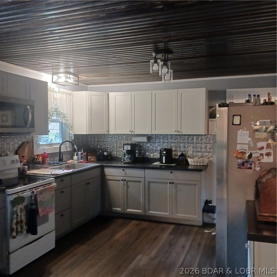 12831 Oak Leaf Drive Property Photo 14