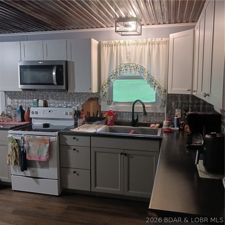 12831 Oak Leaf Drive Property Photo 15